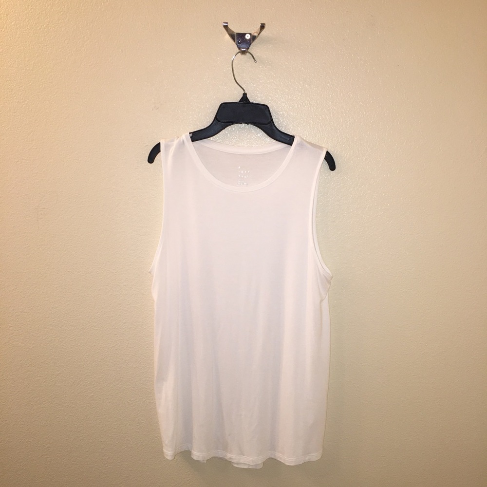 SLEEVELESS TOP